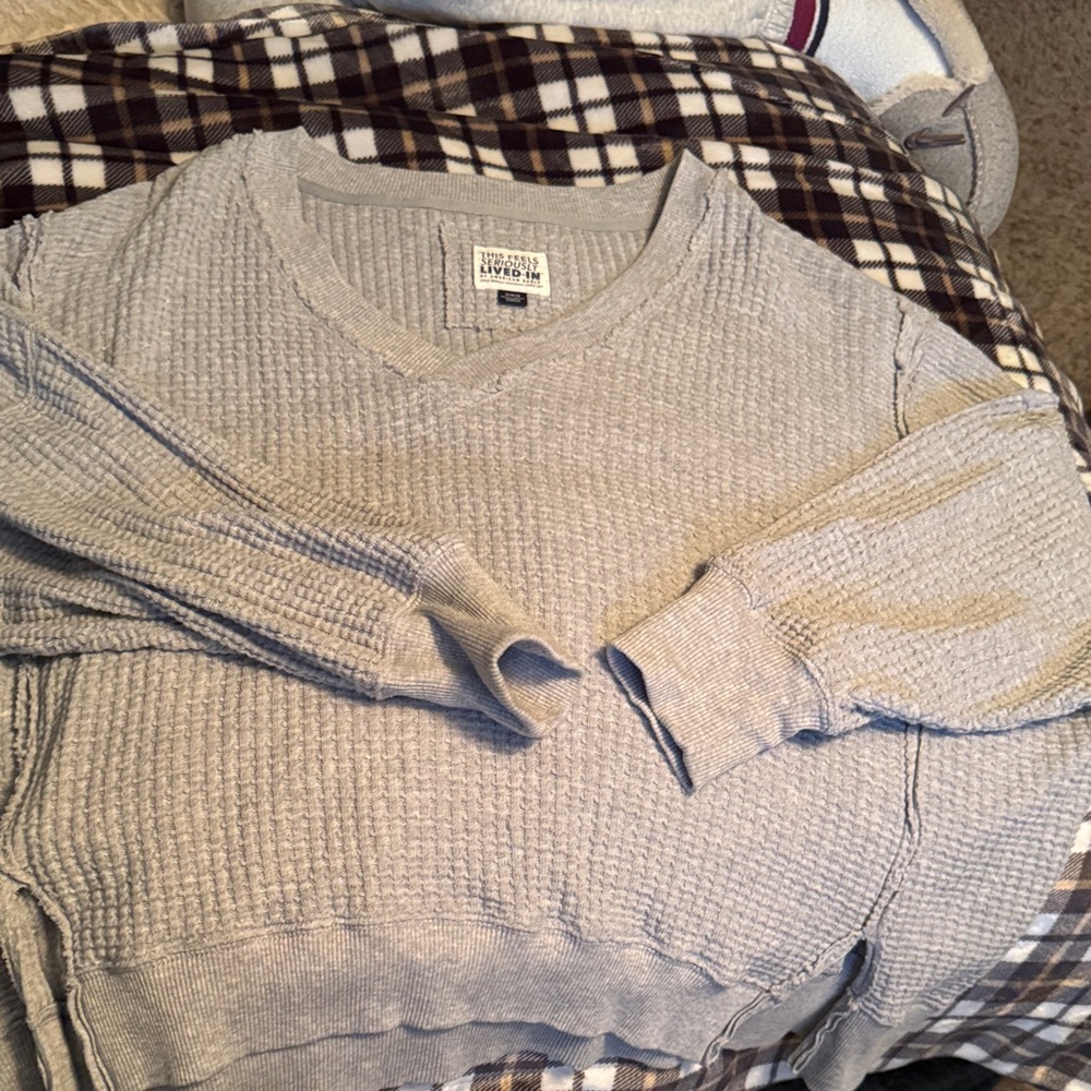 AMERICAN EAGLE Light Gray V-Neck Sweater